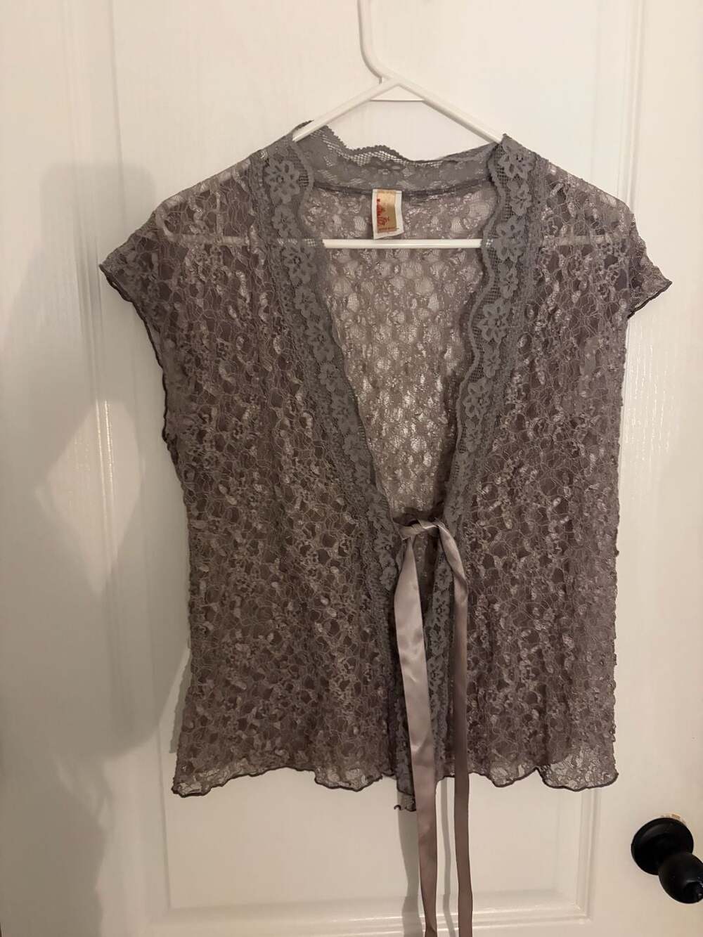 2000s Pepper Gray Lace Tie-Front Short Sleeve Shrug Cardigan